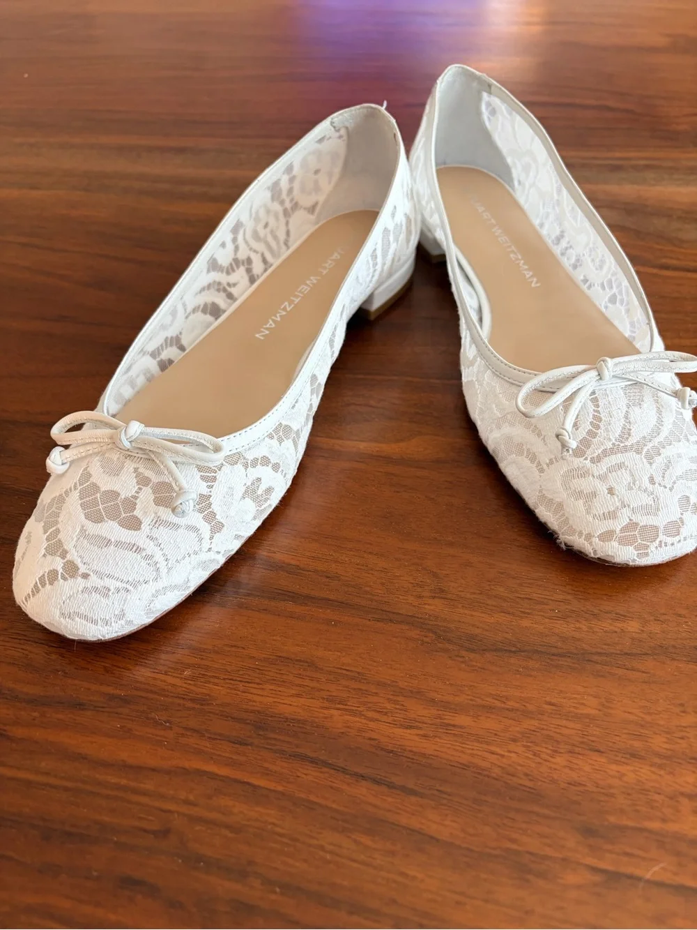 Stuart Weitzman Ivory Lace Ballet Flats with Bow - Picture 3 of 10